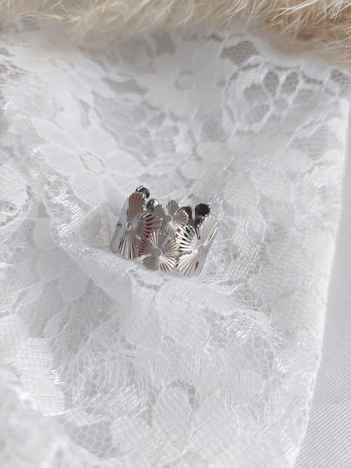 bague réglable en acier inoxydable avec motif floral