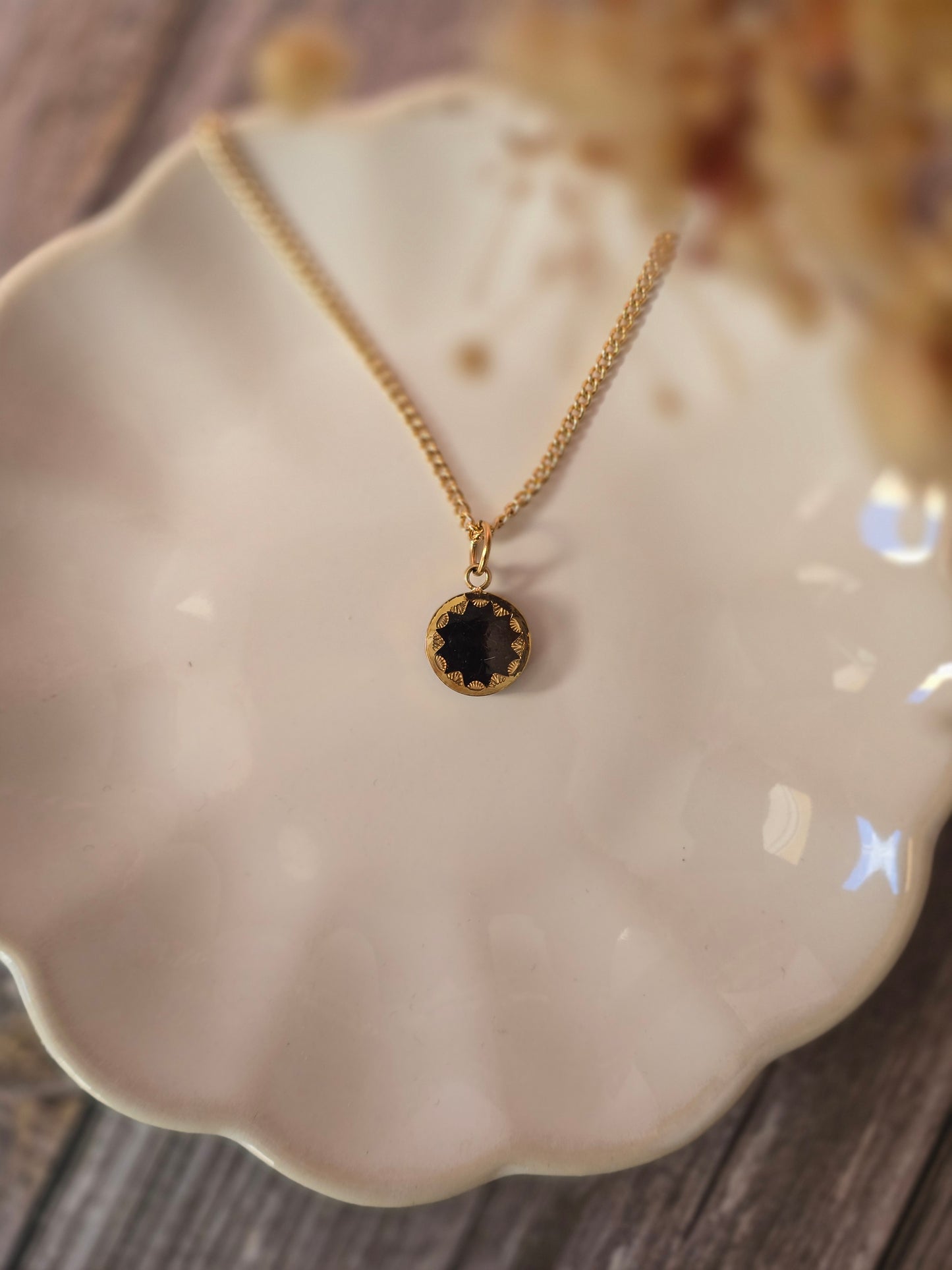 collier avec cercle de 1cm en forme de soleil bijoux souvenir