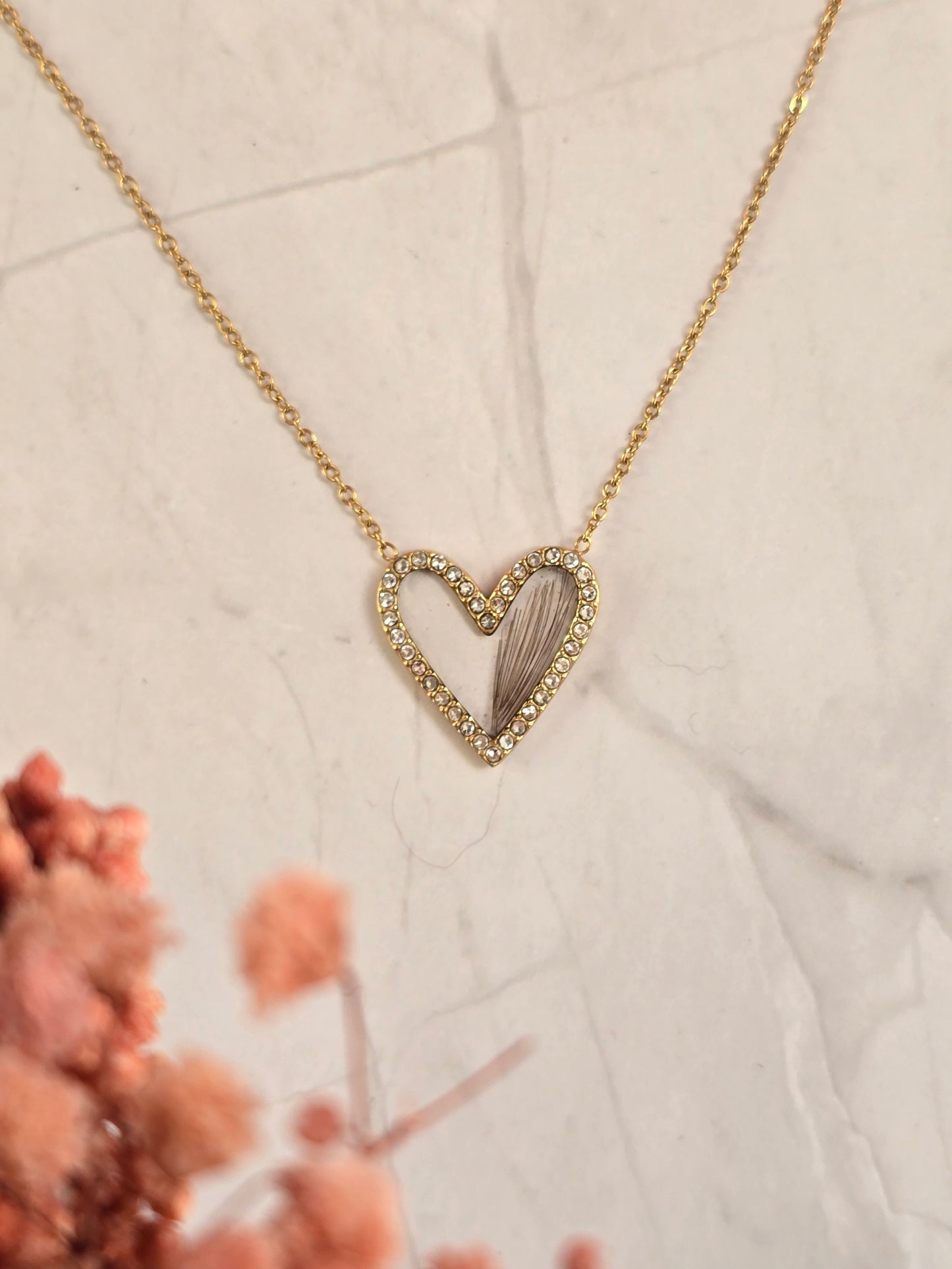 collier en forme de coeur avec des strass. bijoux souvenir et pet mémorial pouvant contenir des cheveux ou poils animal