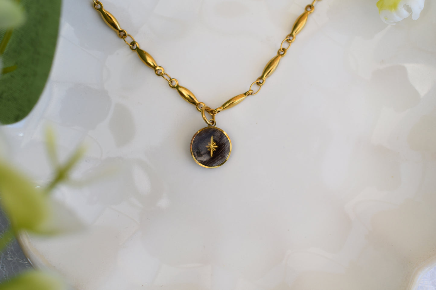 collier pet mémorial avec un petit pendentif rond