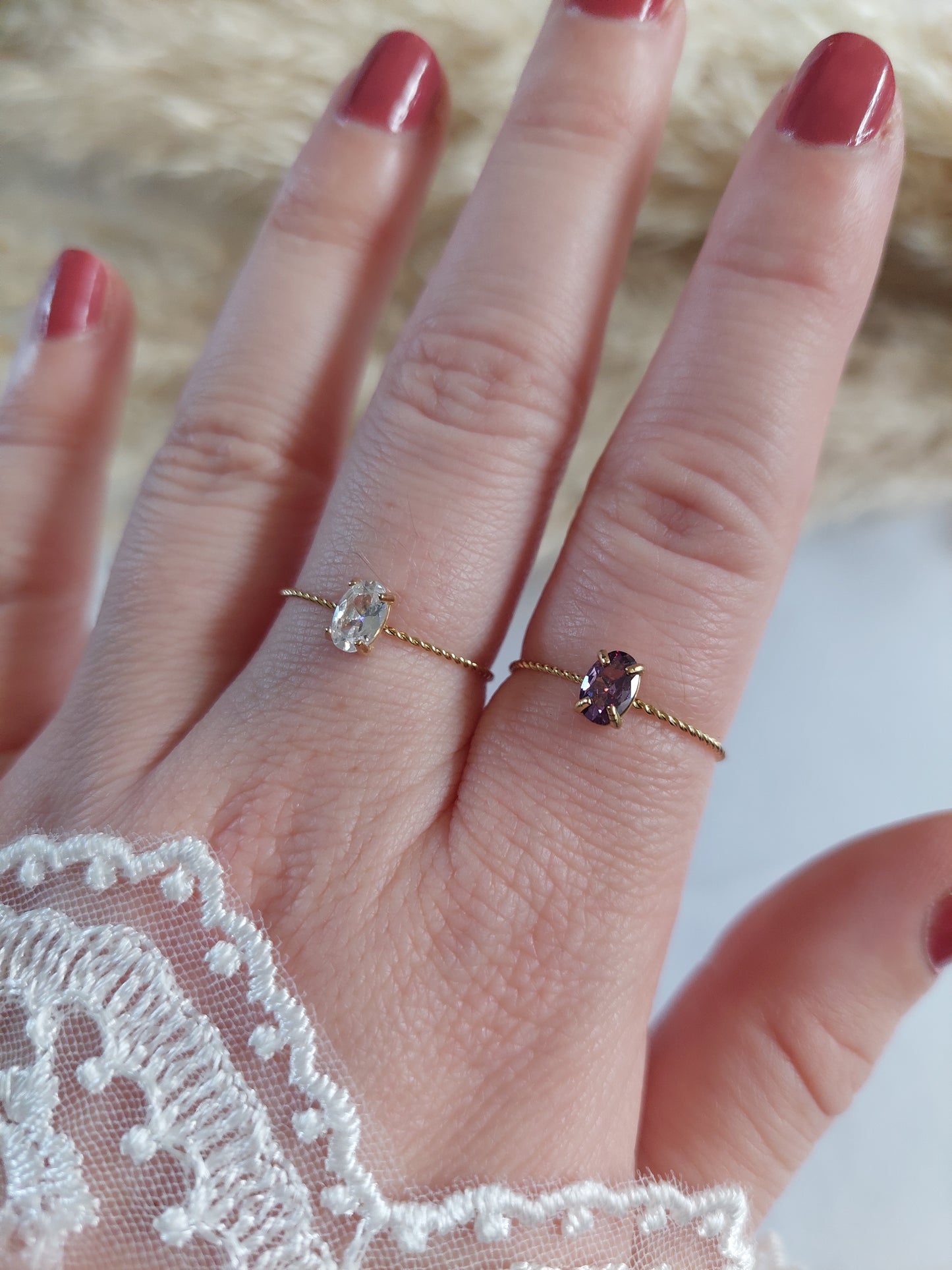 bague torsadé style solitaire avec un cristal