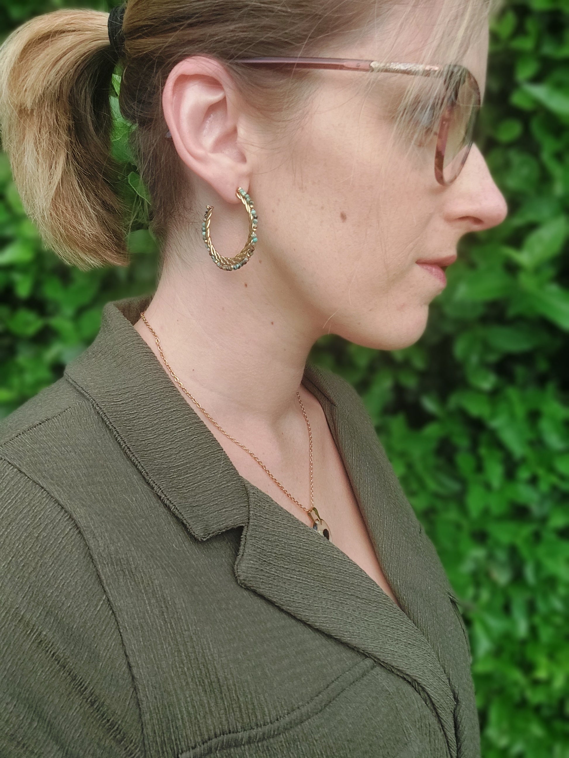 boucles d'oreilles créole avec des pierres naturels