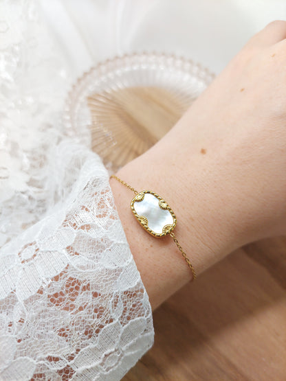 bijou bracelet en acier inoxydable avec chaine fine et intercalaire blanc nacrée