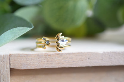 bague réglable ouverte sur le devant avec des strass