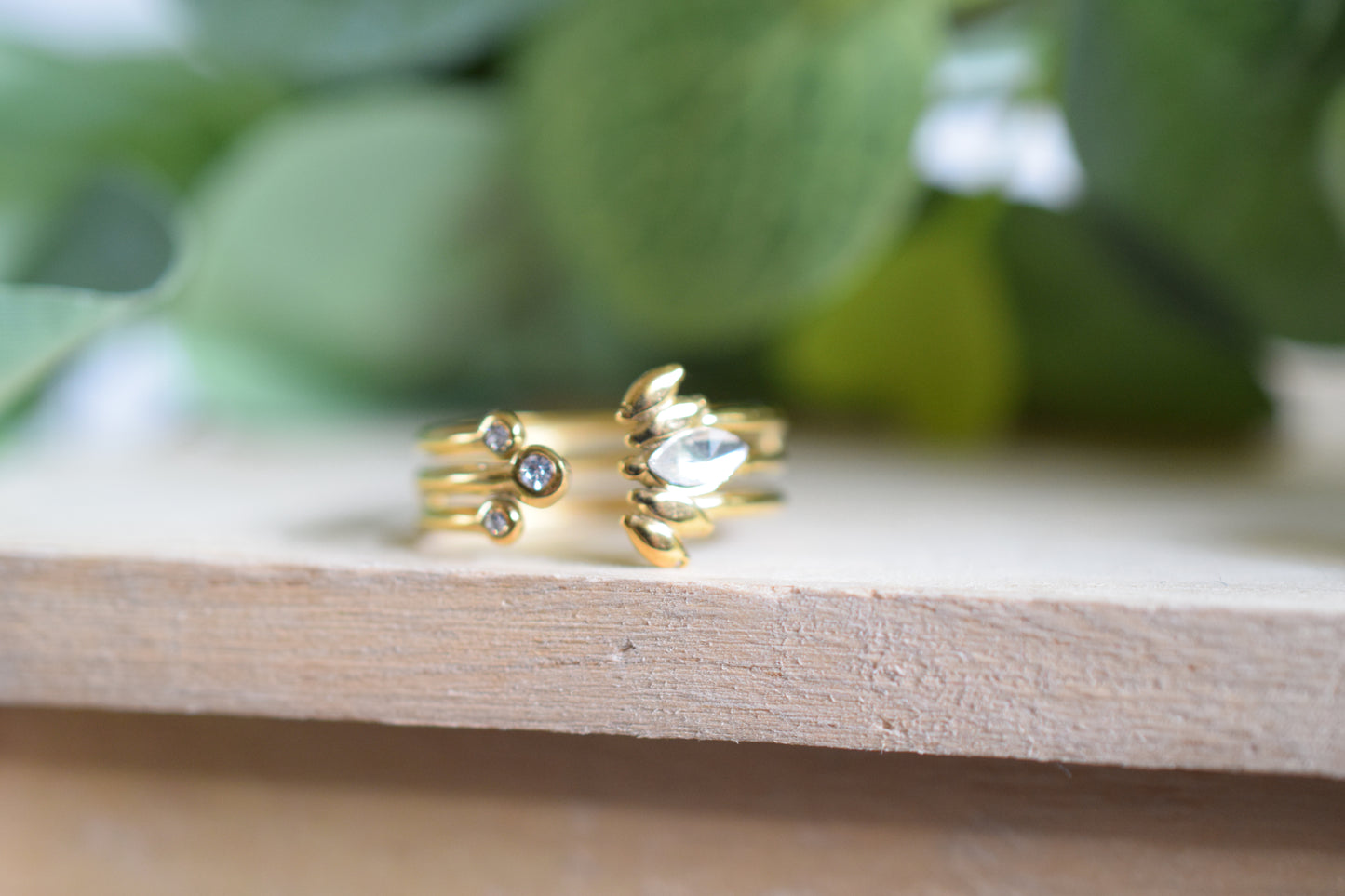 bague réglable ouverte sur le devant avec des strass