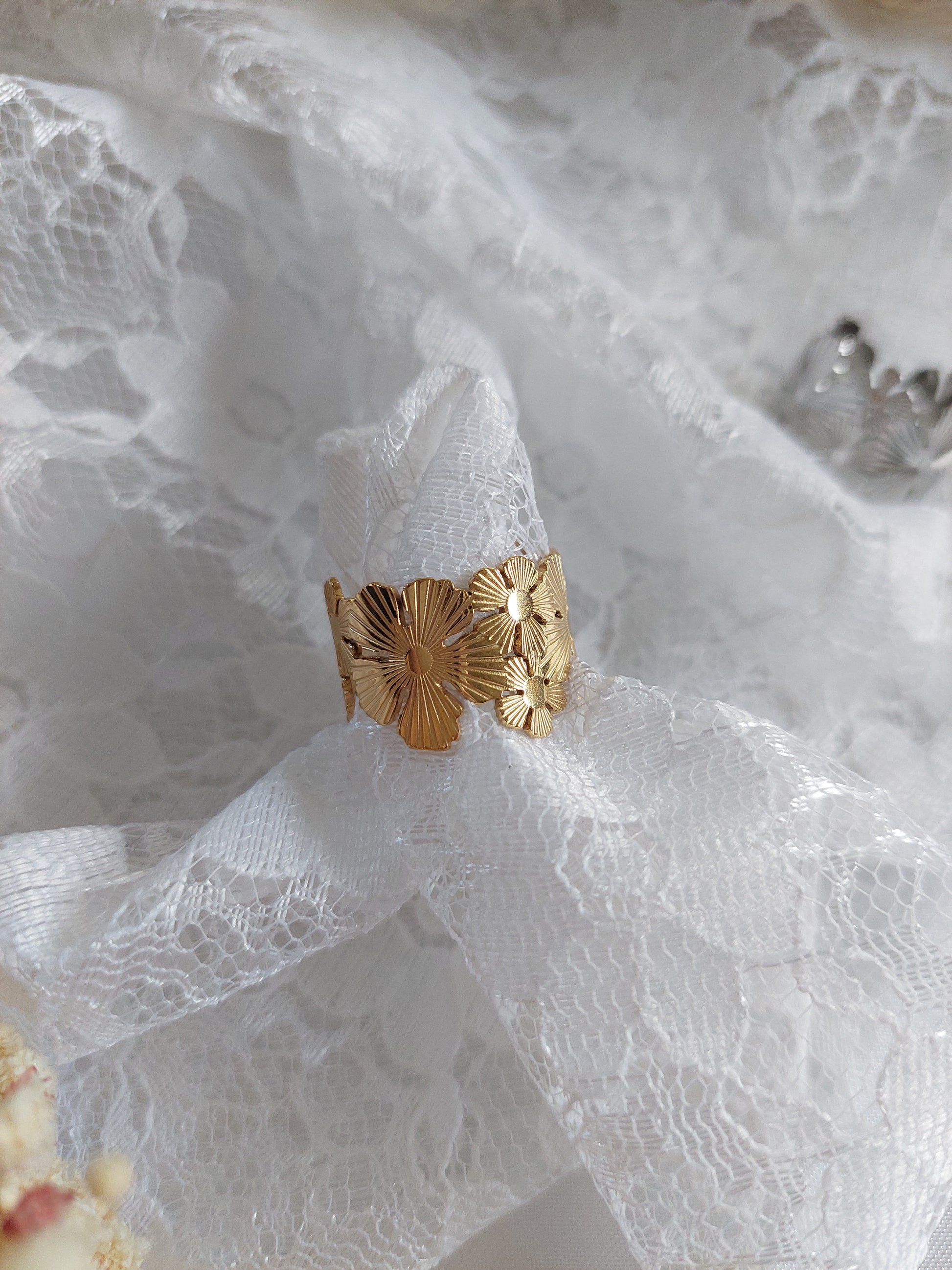 bague réglable en acier inoxydable avec motif floral 