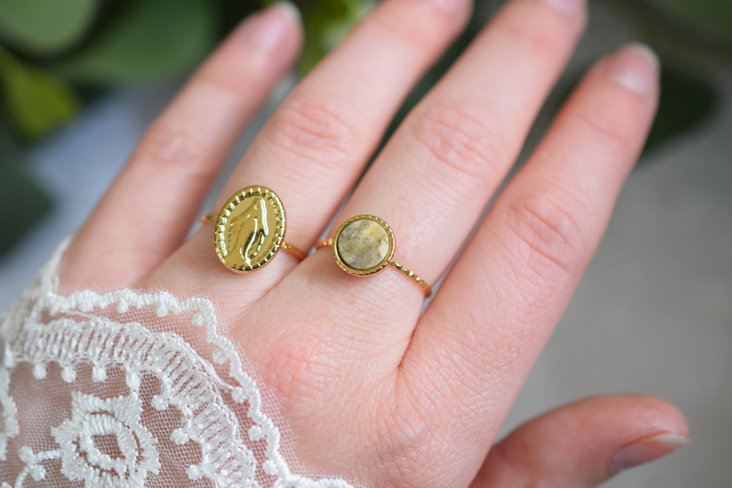 bague réglable avec un dessin de madone 