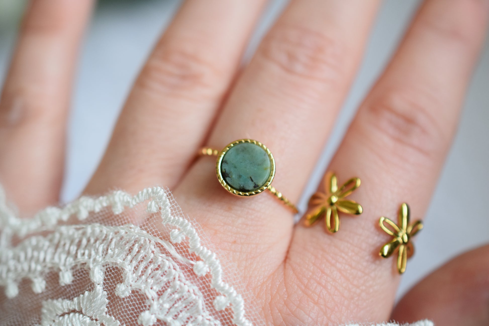 bague réglable en pierre naturelle de forme ronde