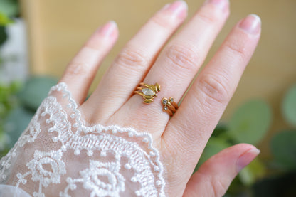 bague réglable ouverte sur le devant avec des strass

