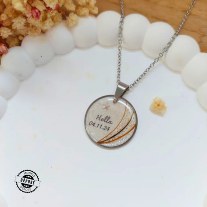 collier bijoux souvenir pendentif rond avec insertion de3 mèches de cheveux courbés