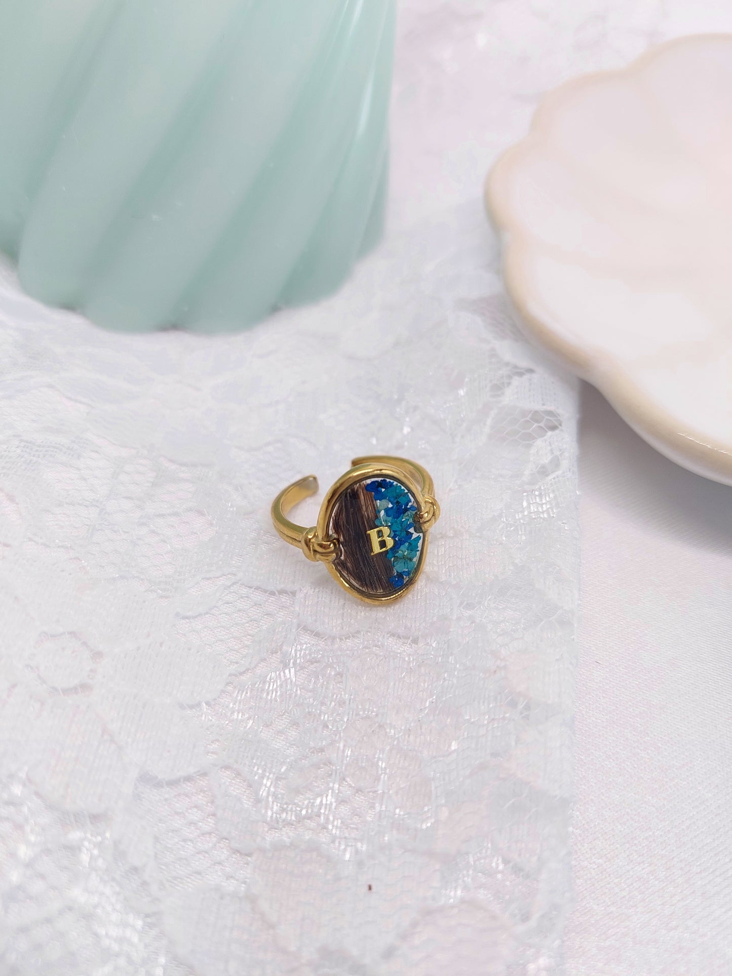 bague souvenir réglable ovale avec insertion de cheveux et de fleurs bleus